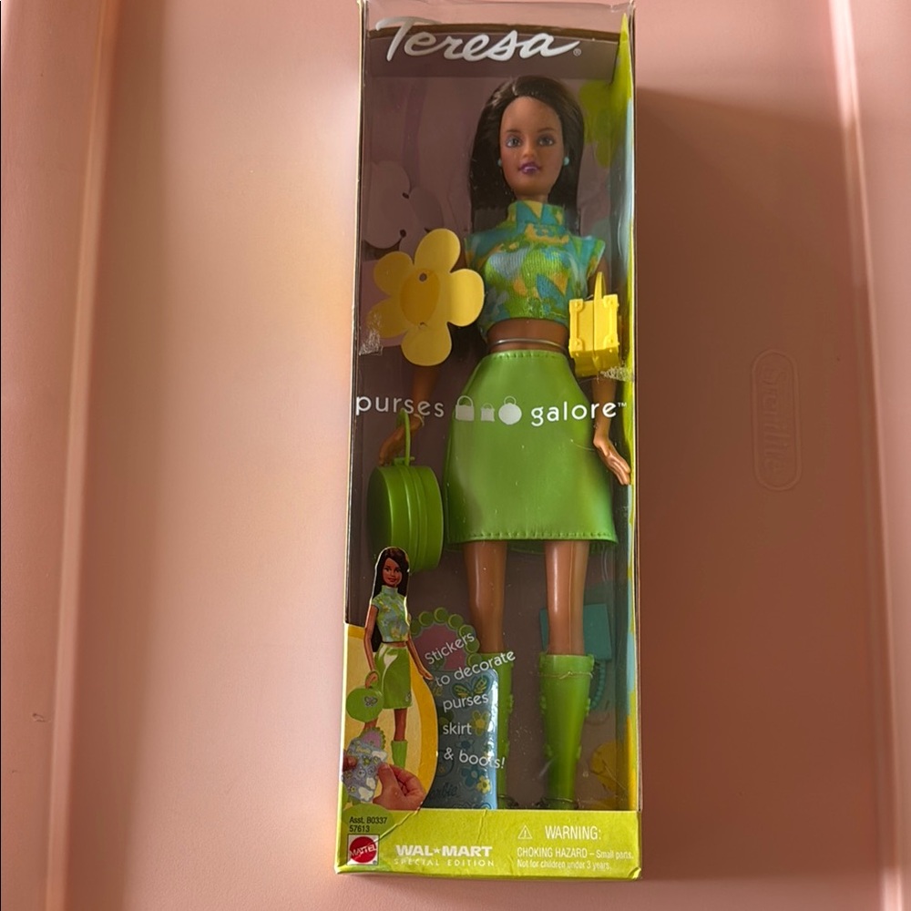 👛👜Teresa Friend of Barbie – Purses Galore (1999 Walmart Exclusive) – New in Box